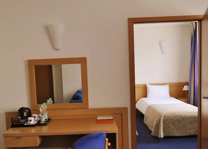 Wilanow By Desilva Hotel